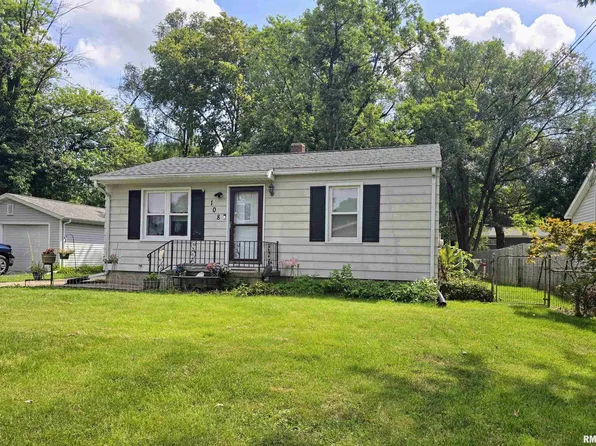 108 Center St, North Pekin, IL 61554