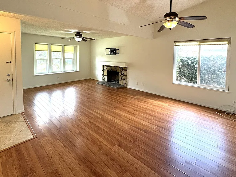 7642 E Woodsboro Ave — Photo 2