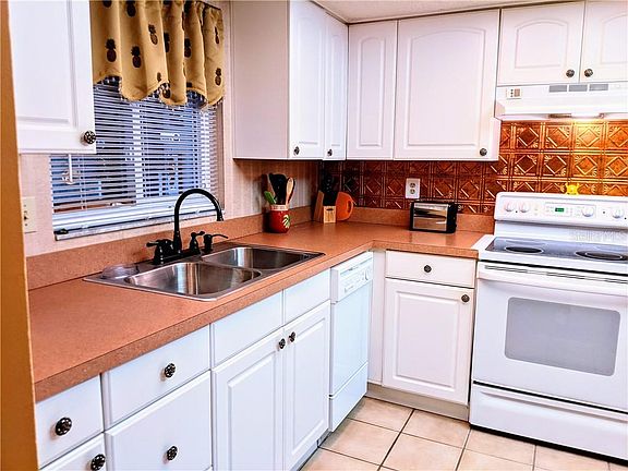 5th image of 3574 Lake Bayshore Dr #K208