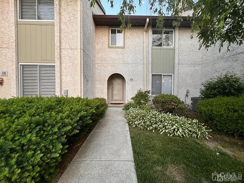 1st image of 28 Thoreau Dr