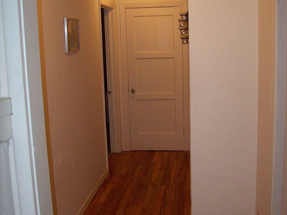 hallway to 3 bedrooms