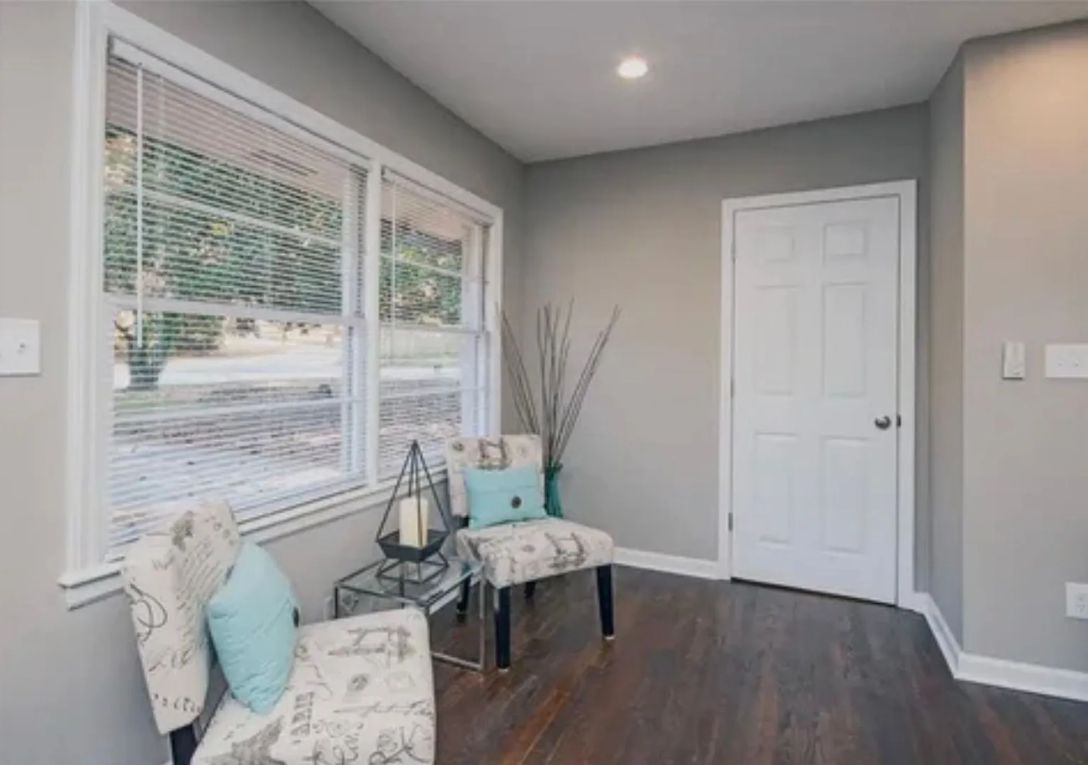 Beautifully renovated 3/2 home in Belvedere Park — Photo 3