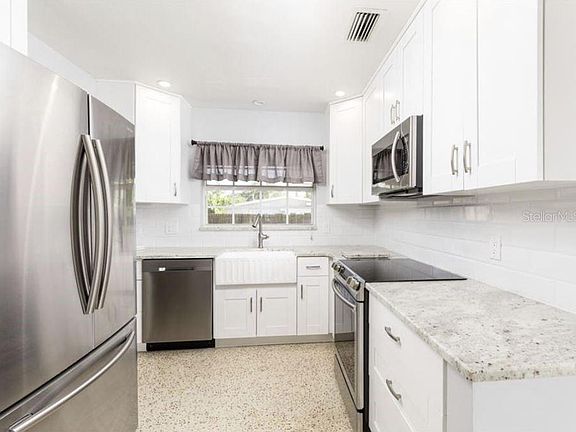 5th image of 2240 Lanai Ave