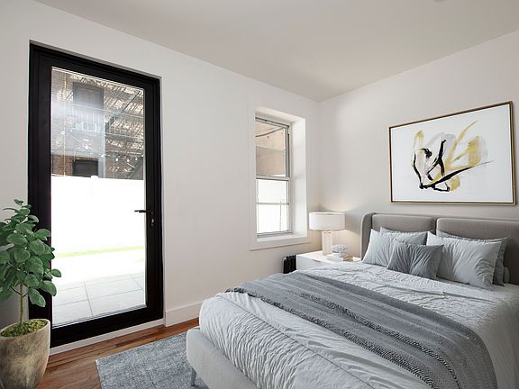 4th image of 219 E 10th St #1