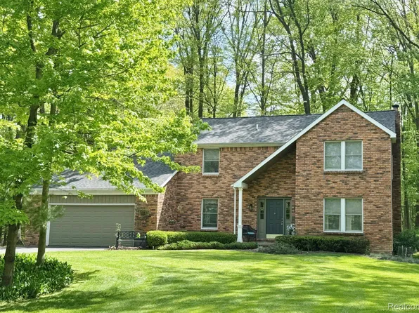 12131 Brandywine Dr, Brighton, MI 48114