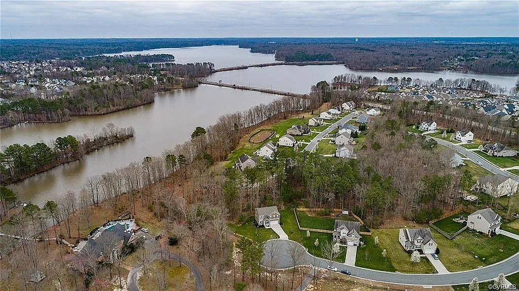 4007 Island Park Ct — Photo 3