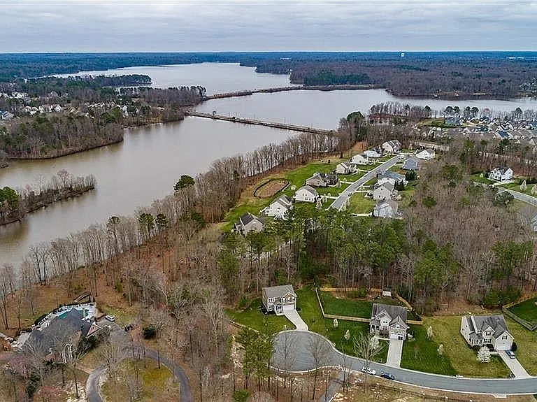 4007 Island Park Ct — Photo 3