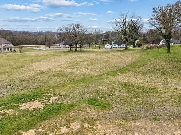 4th image of 105 Heirloom Ln