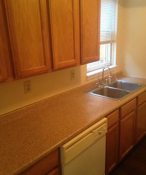 906-12 Morris St — Photo 13