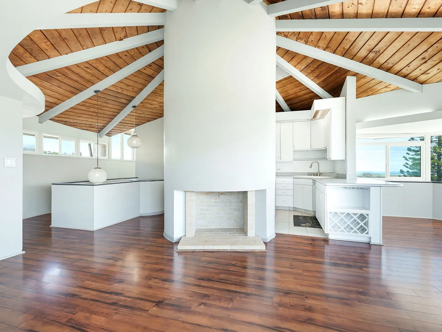 4 bed, 1805 sqft, $5,800 — Photo 2