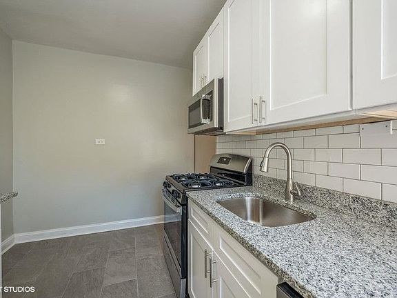 3rd image of 5239 N Winthrop Ave APT 4
