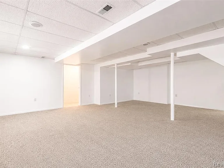 22733 Coachlight Cir — Photo 31
