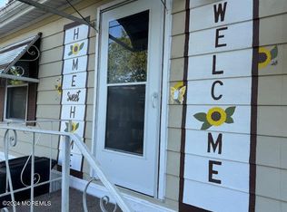 10 Arbor St, Whiting, NJ 08759