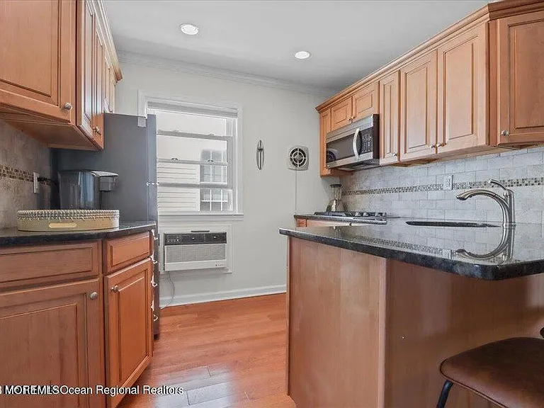 2204 Grand Central Ave #15 — Photo 2