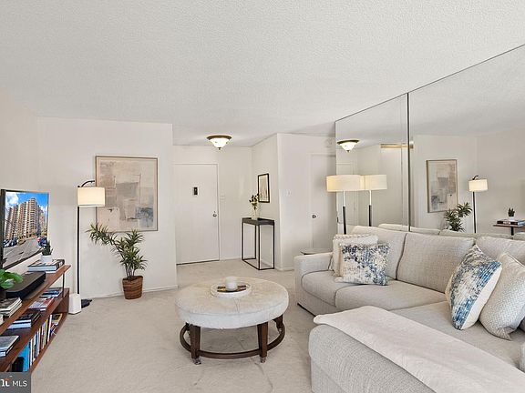 4th image of 203 Yoakum Pkwy APT 507