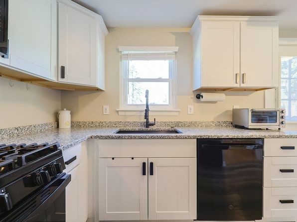 38 Village Green Dr UNIT 38, North Andover, MA 01845