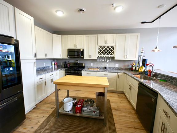 4th image of 460 Broadway St APT 202