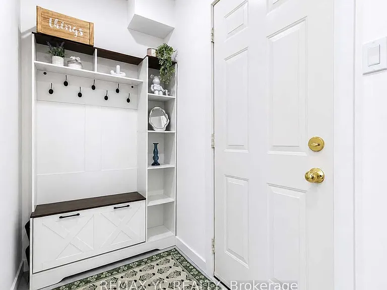 38 Pickett Cres — Photo 3