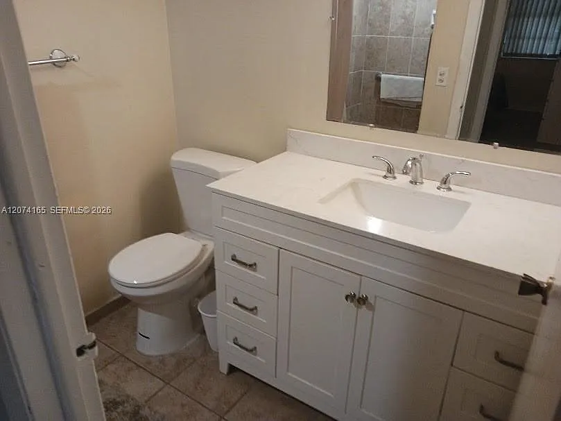Kings Point Capri Condos — Photo 3