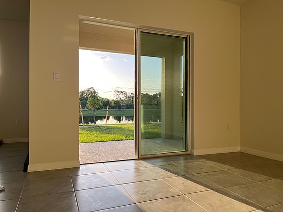 5th image of 2779 Sunnyvale St