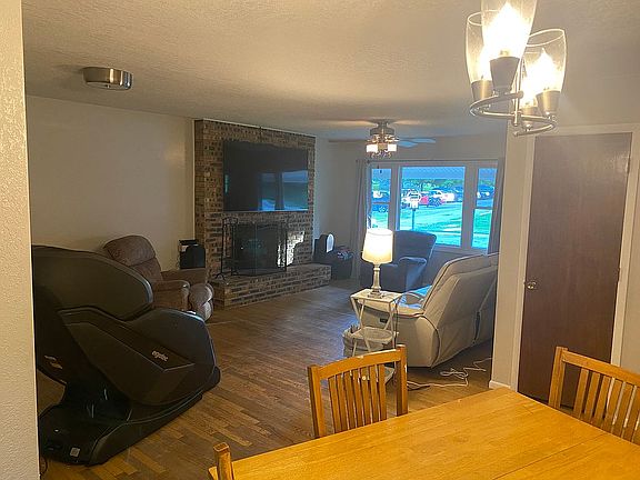 3rd image of 1003 S Superior St