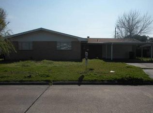 2401 Berry Ave, Groves, TX 77619