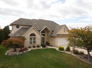 10109 Winding Creek Ln, Fort Wayne, IN 46804