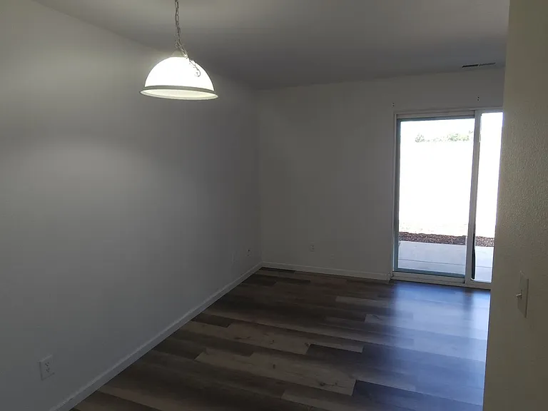 720 Sunny Ln — Photo 2