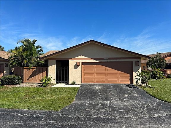 4th image of 6479 Royal Woods Dr #6479