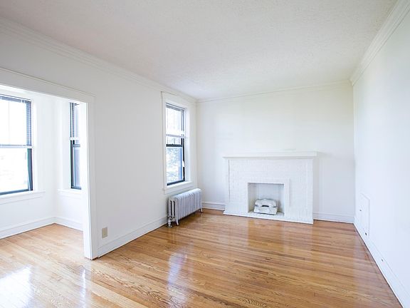 5th image of 403 S Kenilworth Ave APT 2