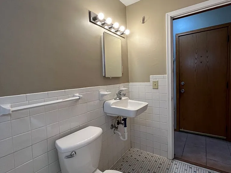 1360 Payne Ave — Photo 11