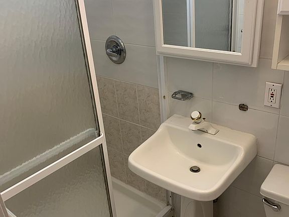 5th image of 53 Satterlee St Floor 2