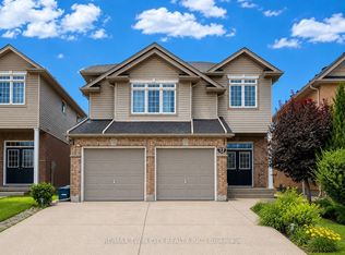 72 Newcastle Dr, Kitchener, ON N2R1X2