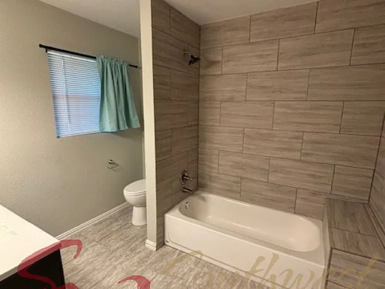 1110 N Neblett St — Photo 8