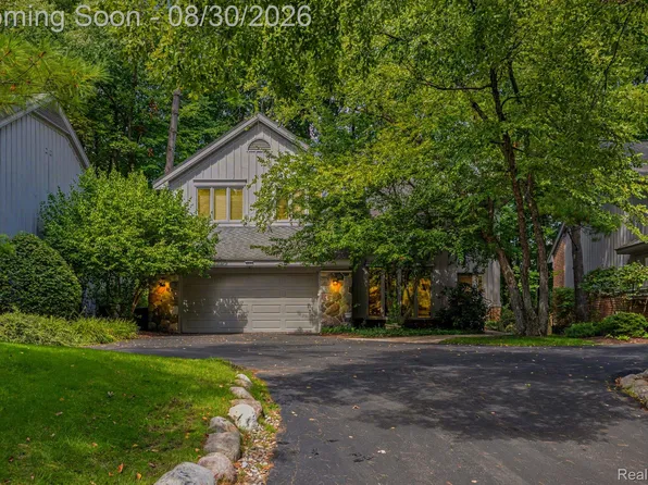 4901 Fairway Ridge Cir, West Bloomfield, MI 48323