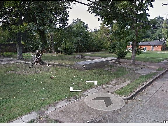 5th image of 420 Center Ave