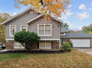 16504 Forest Pine Dr, Ballwin, MO 63011