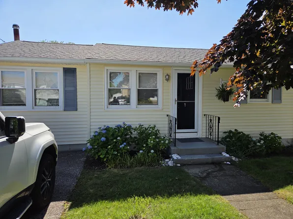 6 Eddy Ln, Narragansett, RI 02882