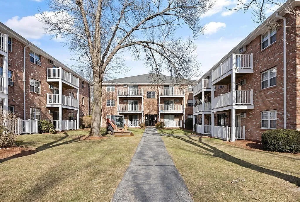 Building Photo - 5 Karen Cir #6