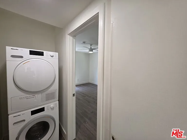 1635 S Beverly Glen Blvd #6 — Photo 50