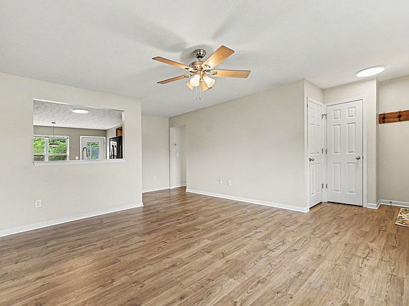3rd image of 146 Arlington Ct