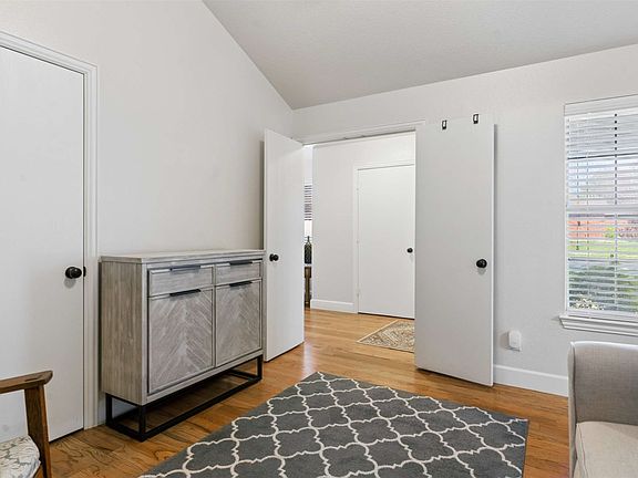 5th image of 2305 Highridge Dr