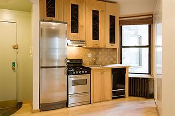 Rented by Douglas Elliman | media 23