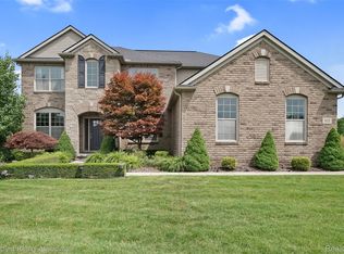 915 Appleton Ct, Oakland, MI 48363