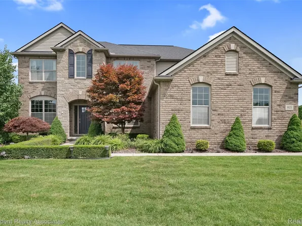 915 Appleton Ct, Oakland, MI 48363