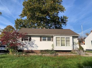 740 Chippewa St, Mount Clemens, MI 48043