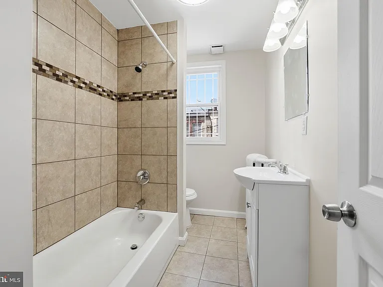 711 Harvard St NW — Photo 9