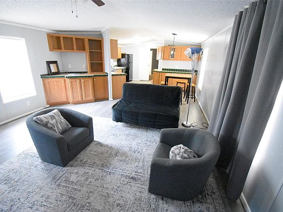 3rd image of 2 Lake View Ln