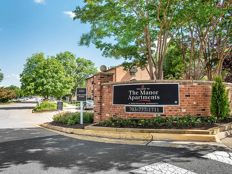 The Manor/The Manor East Apartments — Photo 17