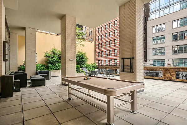 Rented by Compass | media 55